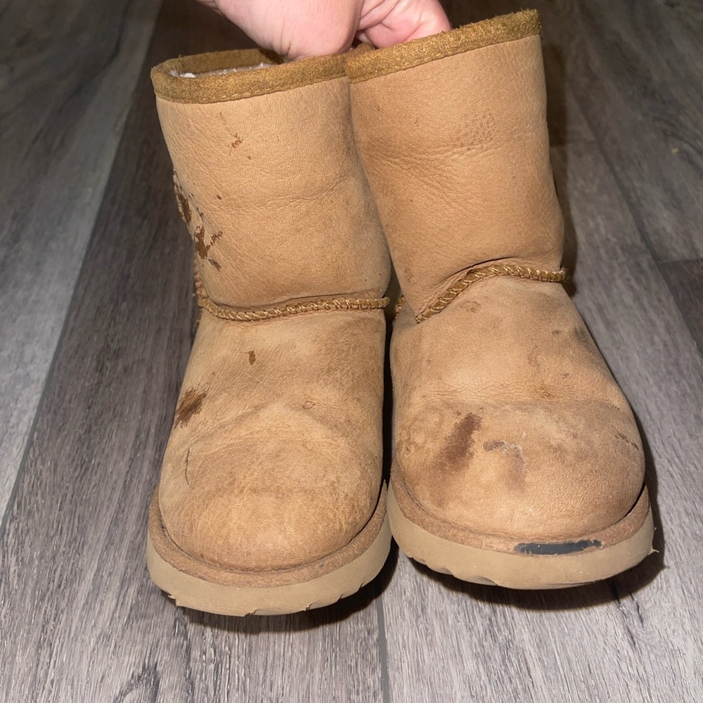 Short leather uggs